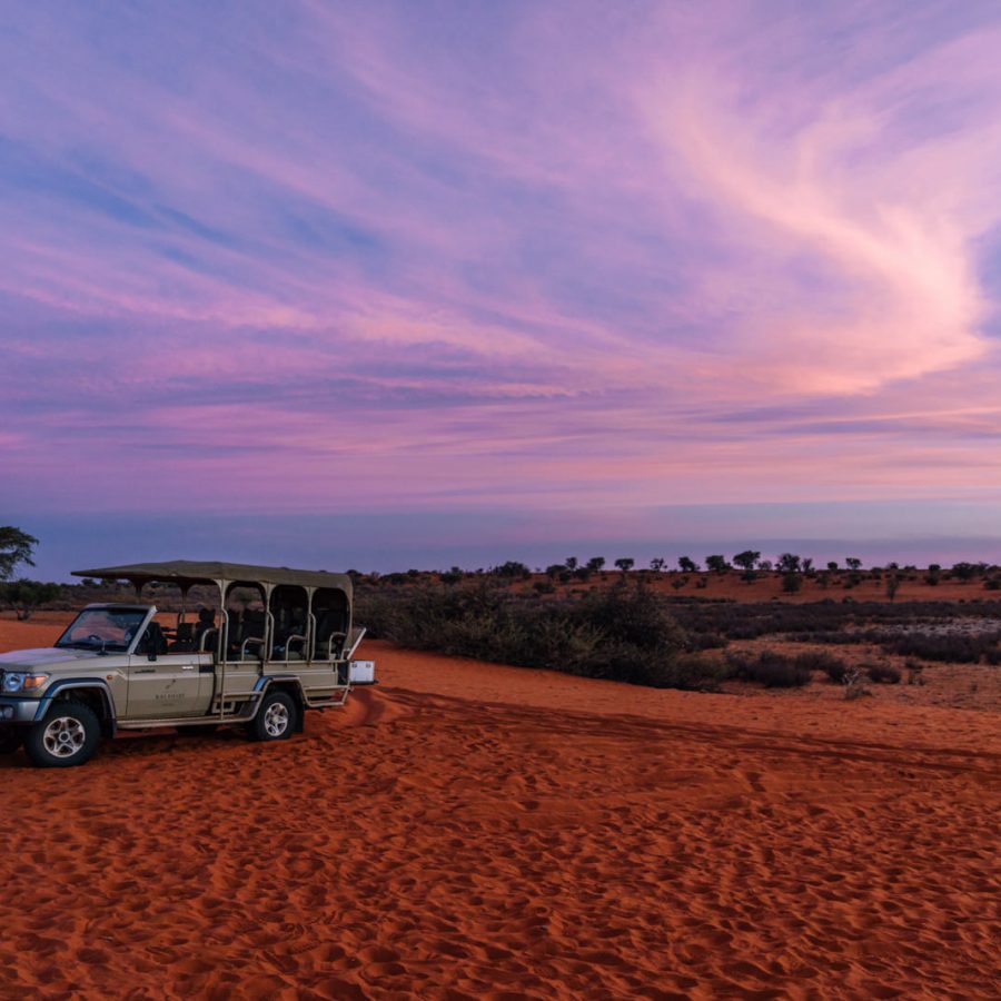 Mit dem Jeep zum Sunset auf roter Düne