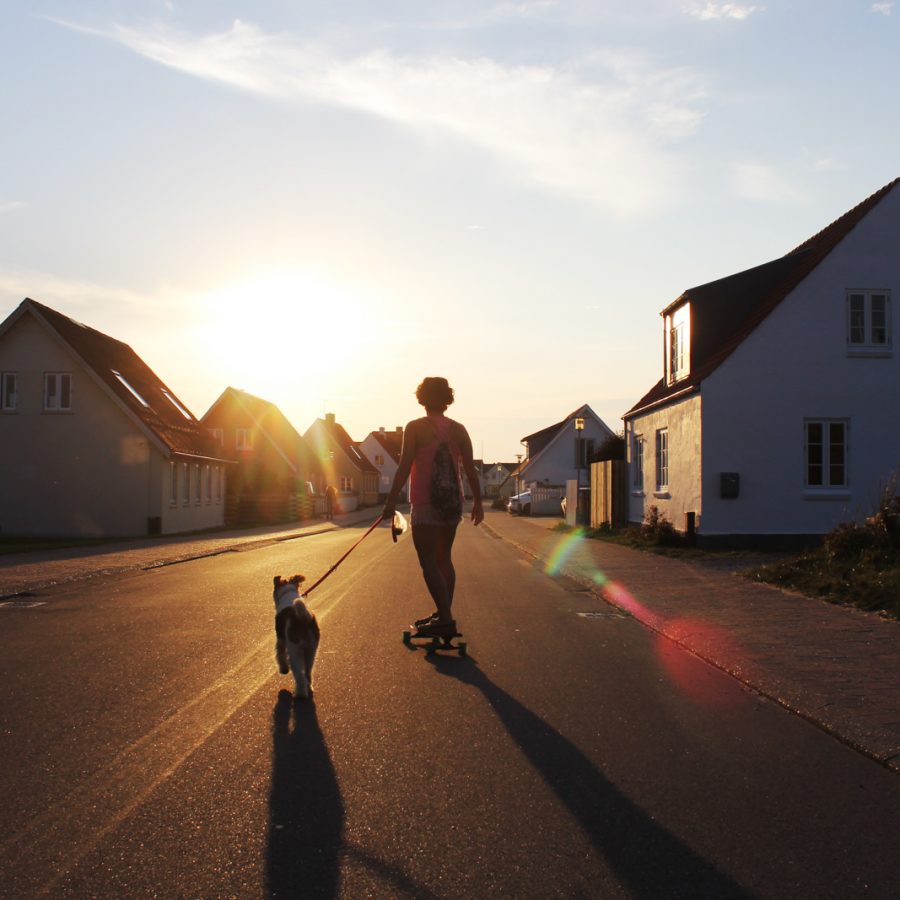 Abendstimmung auf dem Skateboard im Ørhagevej