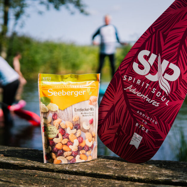 Seeberger Entdecker-Mix Snack nach dem Stand-Up-Paddeln