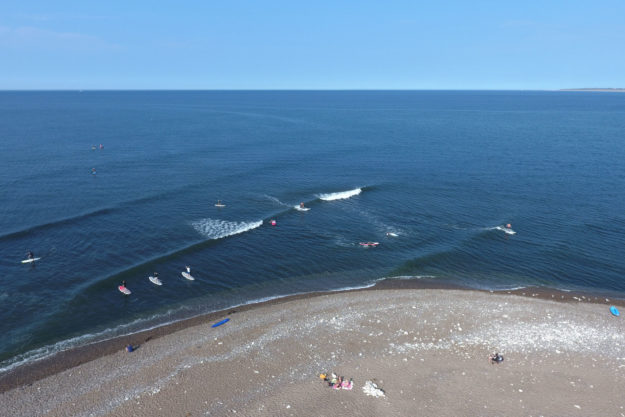 Perfekte Wellen auf dem Muschelriff in Klitmøller