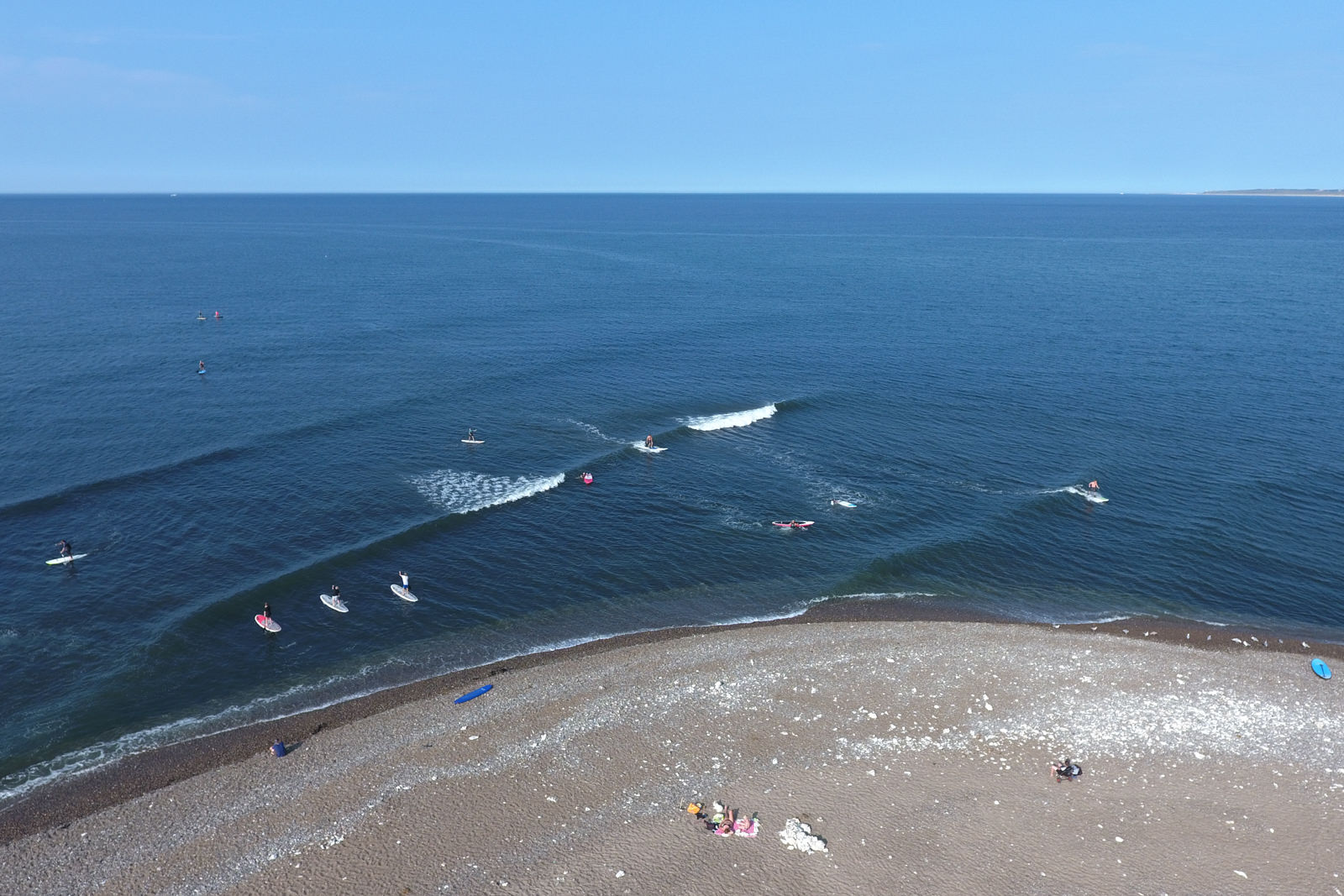 Perfekte Wellen auf dem Muschelriff in Klitmøller